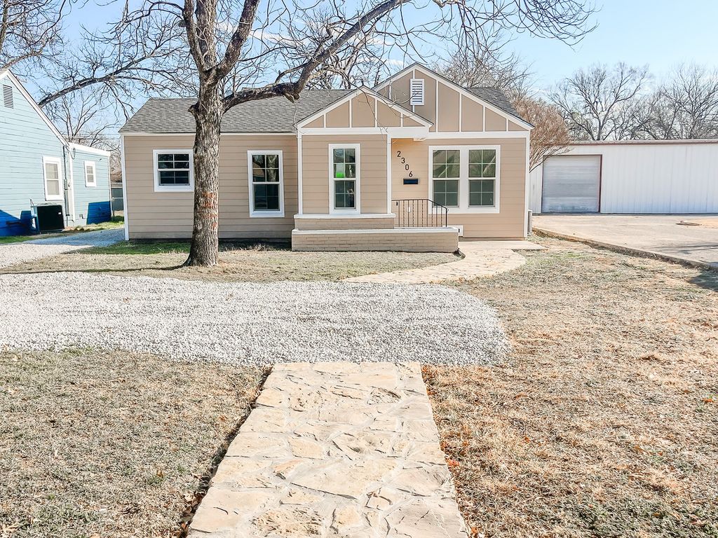 2306 Austin Avenue, Brownwood, TX 76801