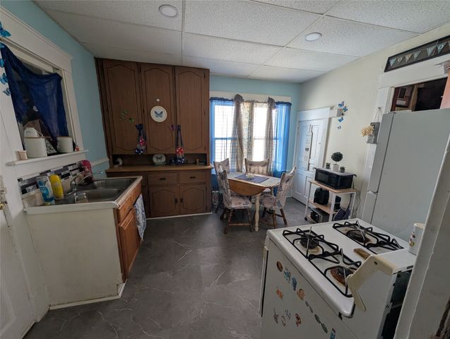 828 W 17TH Street, Erie, PA 16502