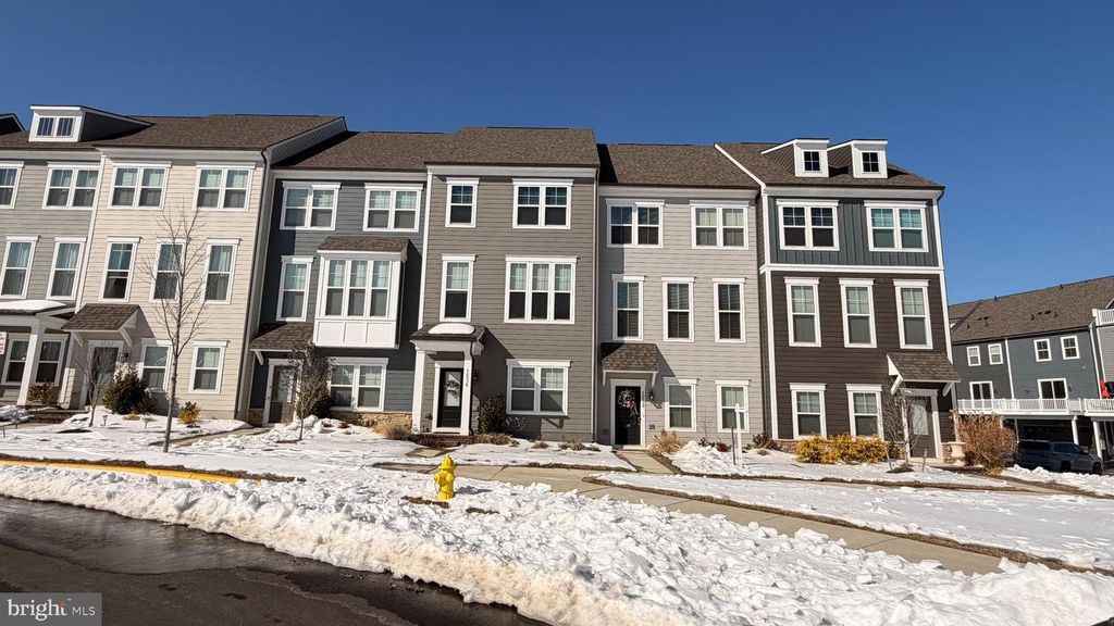 1632 BAY CEDAR DR, Dumfries, VA 22026