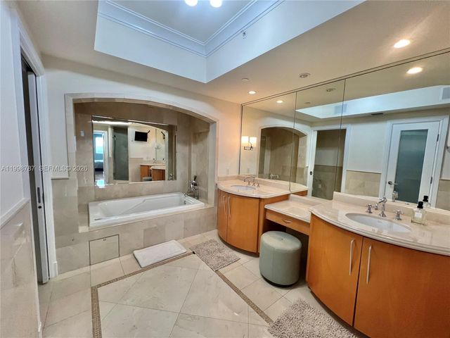 17875 Collins Avenue 4305, Sunny Isles Beach, FL 33160