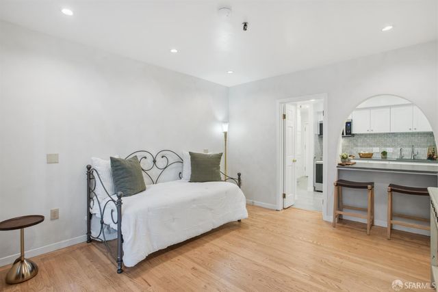 2001 Sacramento Street 9, San Francisco, CA 94109