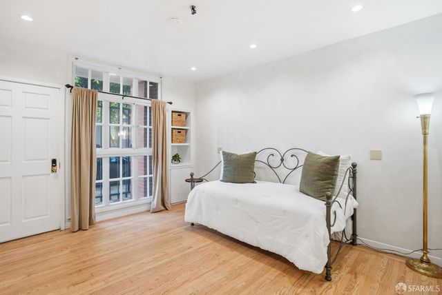 2001 Sacramento Street 9, San Francisco, CA 94109