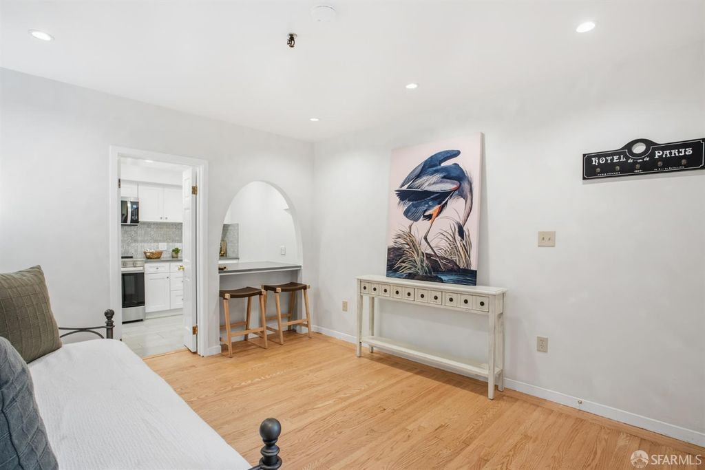 2001 Sacramento Street 9, San Francisco, CA 94109