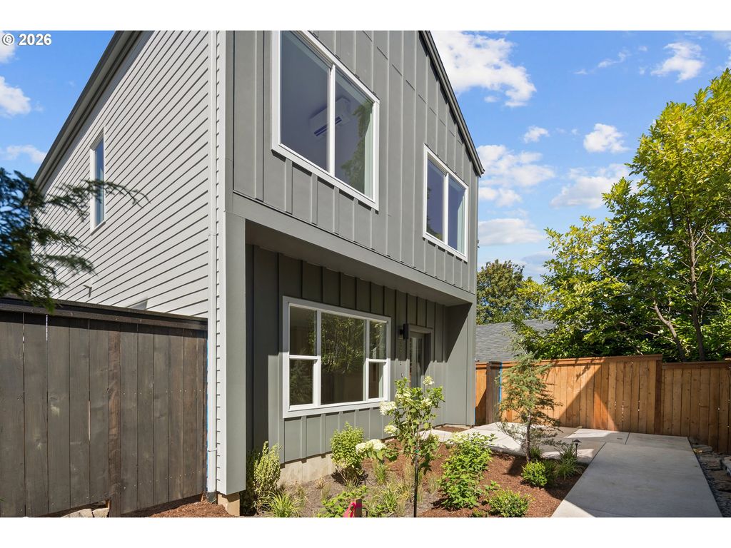 3821 Sw POMONA St, Portland, OR 97219