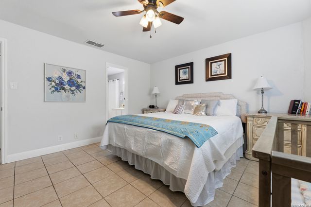 5335 Mountain Vista Dr, San Antonio, TX 78247