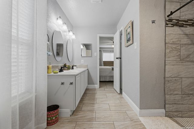 5335 Mountain Vista Dr, San Antonio, TX 78247