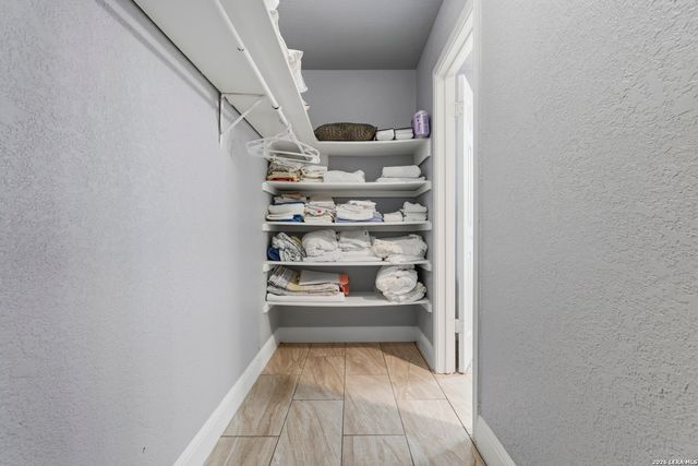 5335 Mountain Vista Dr, San Antonio, TX 78247