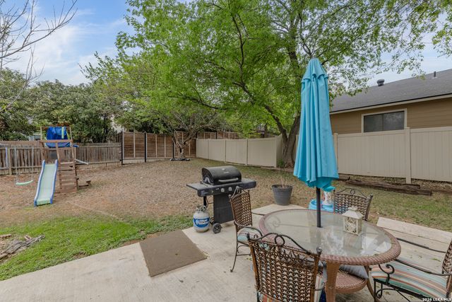 5335 Mountain Vista Dr, San Antonio, TX 78247