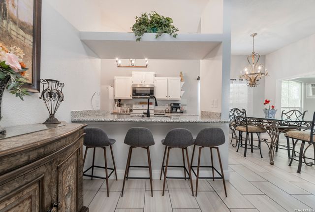 5335 Mountain Vista Dr, San Antonio, TX 78247