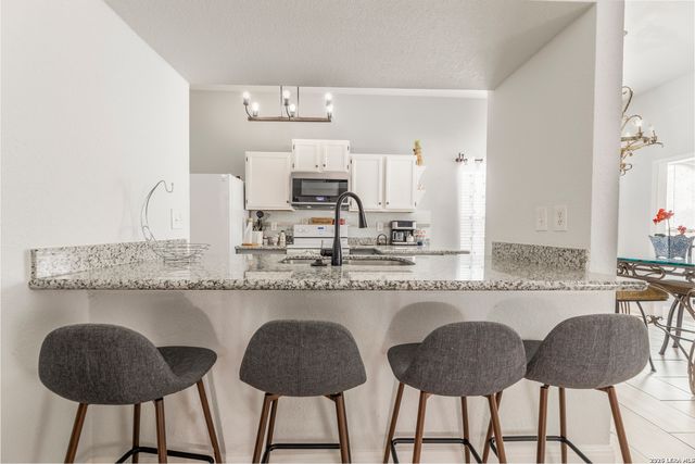 5335 Mountain Vista Dr, San Antonio, TX 78247