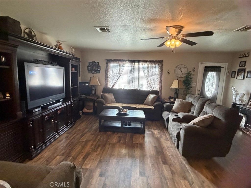 Image 11 of property listing at 5109 Center, Modesto, CA 95357