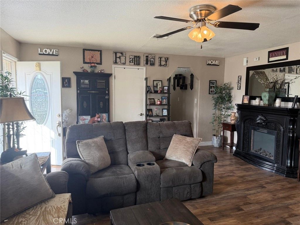 Image 32 of property listing at 5109 Center, Modesto, CA 95357