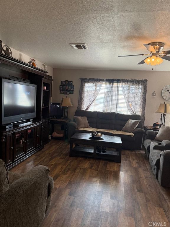 Image 9 of property listing at 5109 Center, Modesto, CA 95357