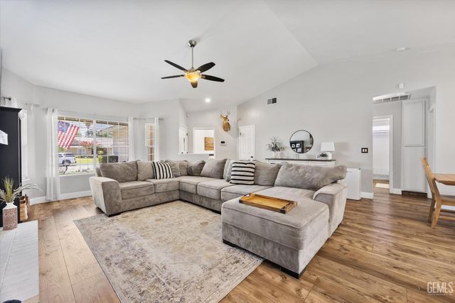 11016 Martingale Drive, Bakersfield, CA 93312