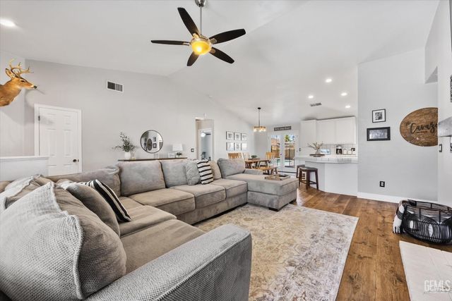 11016 Martingale Drive, Bakersfield, CA 93312