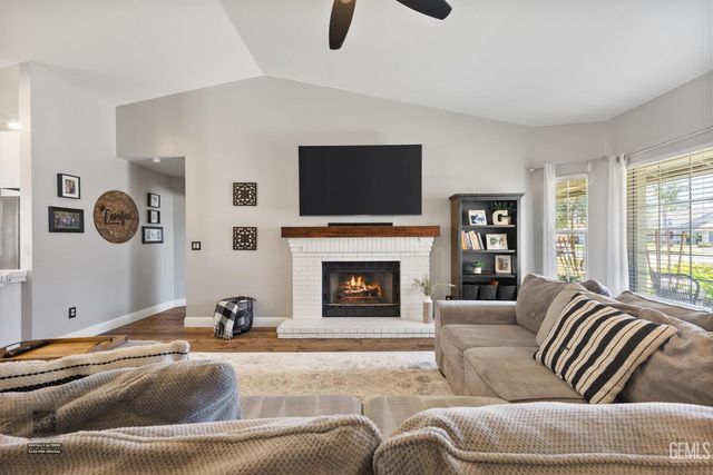11016 Martingale Drive, Bakersfield, CA 93312