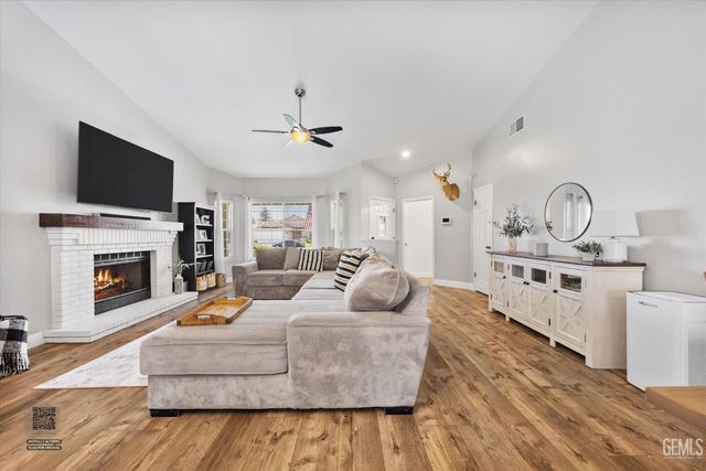 11016 Martingale Drive, Bakersfield, CA 93312