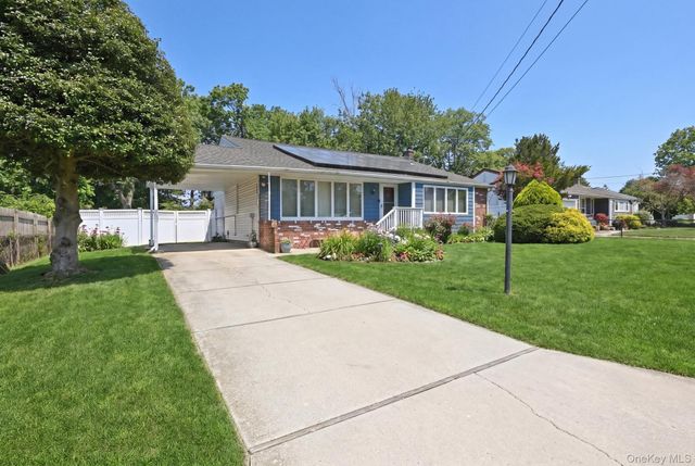 23 Glenwood Lane, Huntington, NY 11743