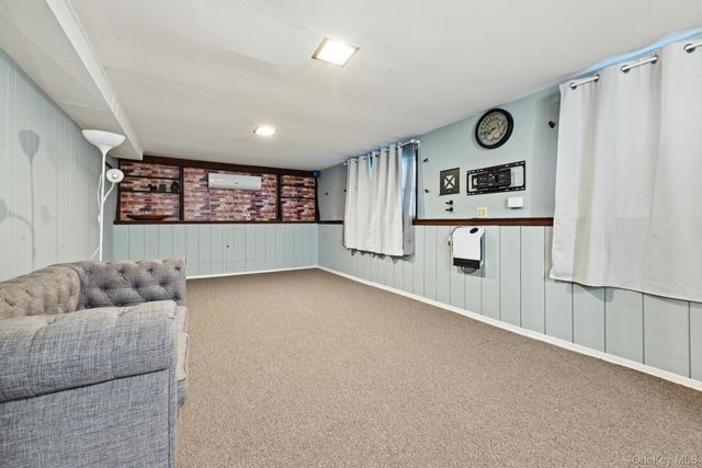23 Glenwood Lane, Huntington, NY 11743