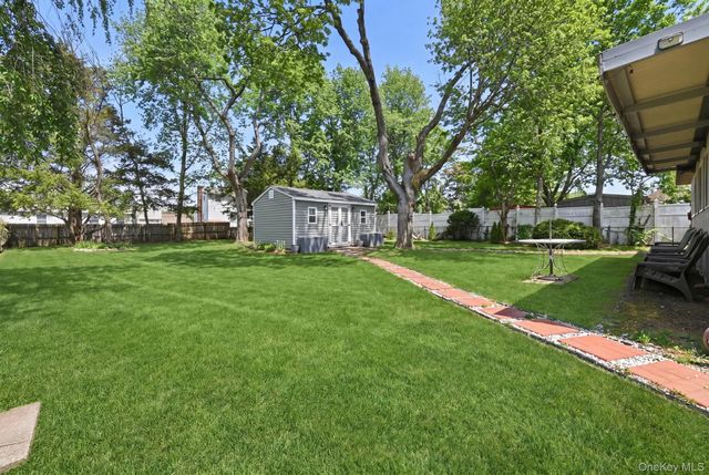 23 Glenwood Lane, Huntington, NY 11743