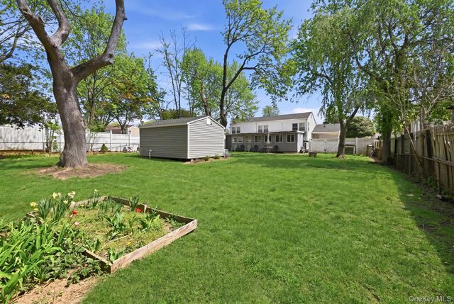 23 Glenwood Lane, Huntington, NY 11743