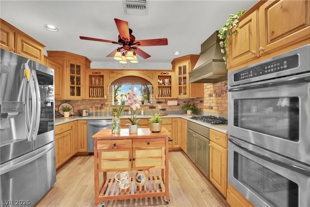 4550 Silver Peak Street, Las Vegas, NV 89103
