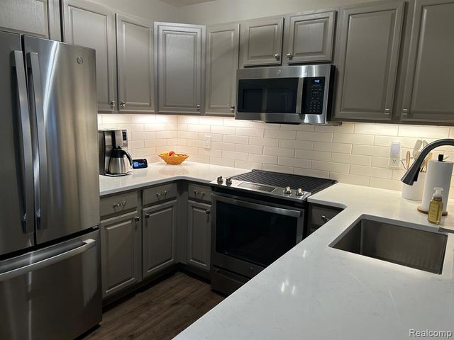 29280 Red Maple Drive 105, New Baltimore, MI 48051