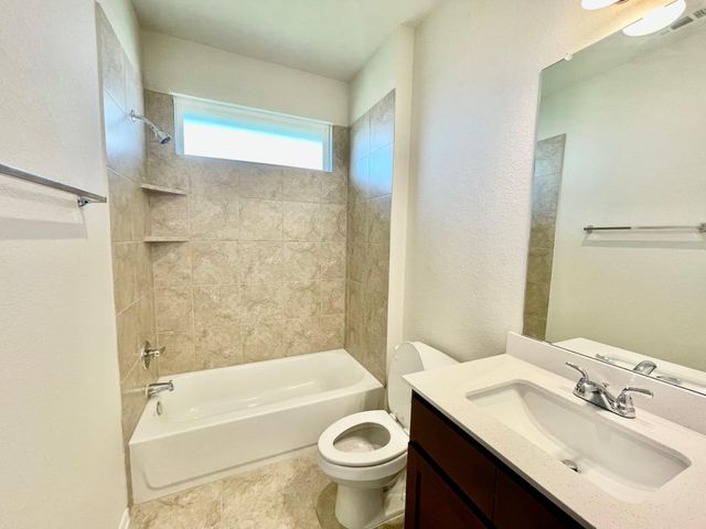 111 Living Reef DR, San Marcos, TX 78666