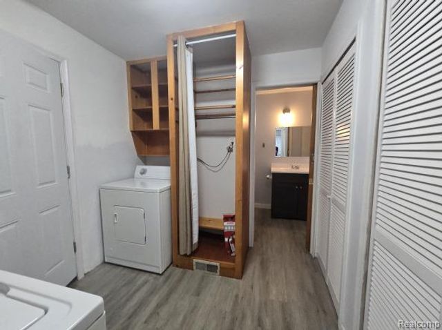1292 Moulin Avenue, Madison Heights, MI 48071