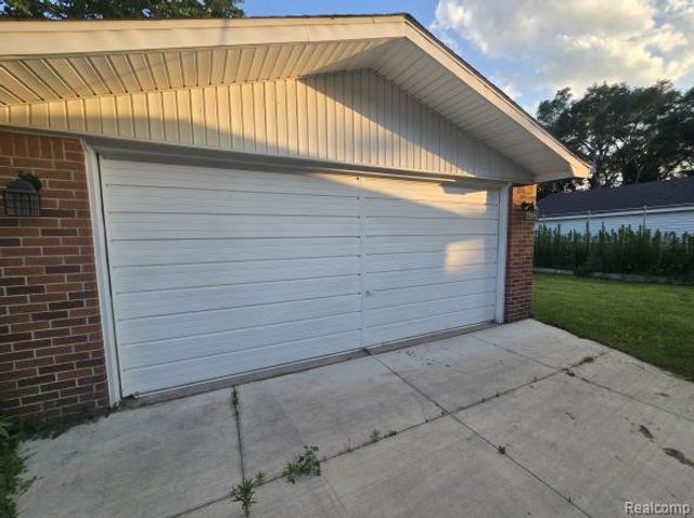 1292 Moulin Avenue, Madison Heights, MI 48071