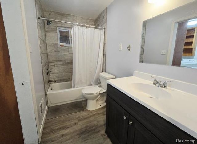 1292 Moulin Avenue, Madison Heights, MI 48071