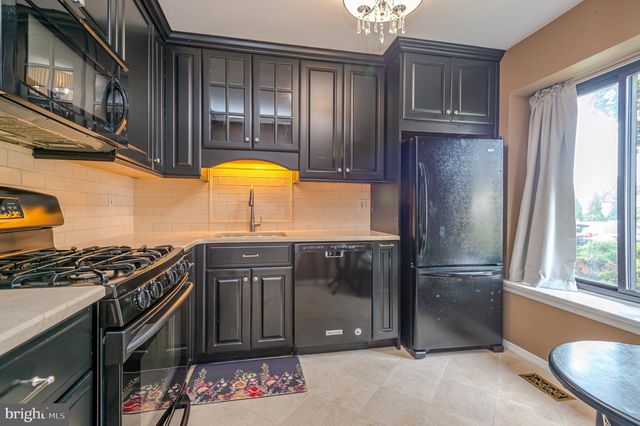 20 KELLY CT, Hamilton, NJ 08690