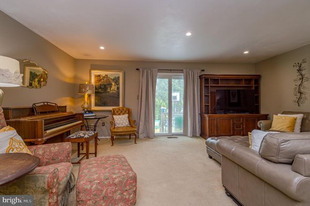 20 KELLY CT, Hamilton, NJ 08690
