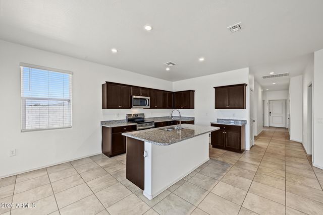 24162 N COTTON Circle, Florence, AZ 85132