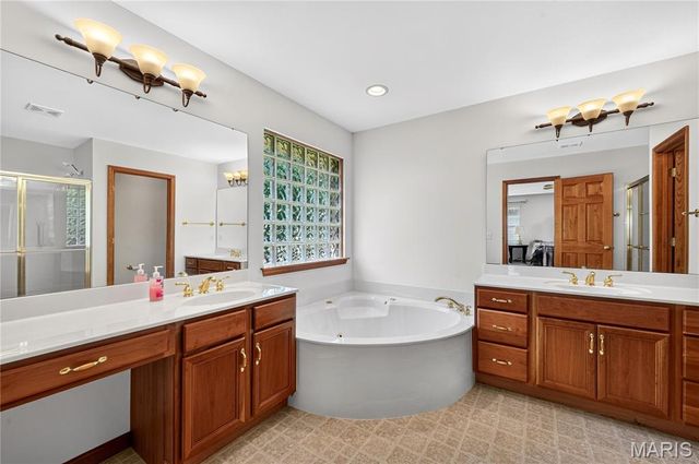 3201 Bear Tracks Drive, Wentzville, MO 63385
