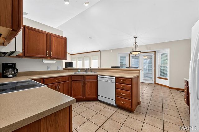 3201 Bear Tracks Drive, Wentzville, MO 63385