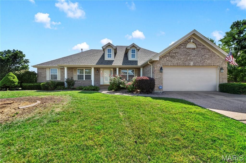3201 Bear Tracks Drive, Wentzville, MO 63385