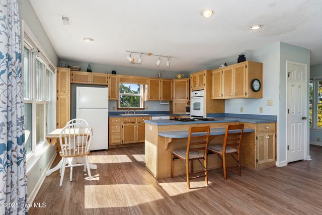 102 Wyndward Court, Emerald Isle, NC 28594