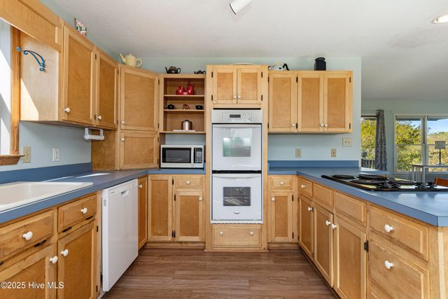 102 Wyndward Court, Emerald Isle, NC 28594