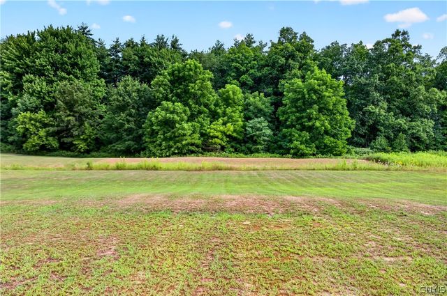 4534 Hollyshire, Clay, NY 13041