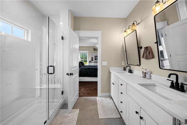 4534 Hollyshire, Clay, NY 13041