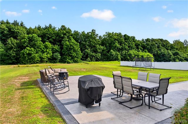 4534 Hollyshire, Clay, NY 13041