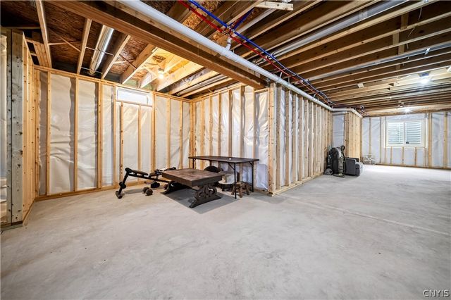 4534 Hollyshire, Clay, NY 13041