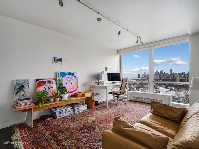 330 W Diversey Parkway 2701, Chicago, IL 60657