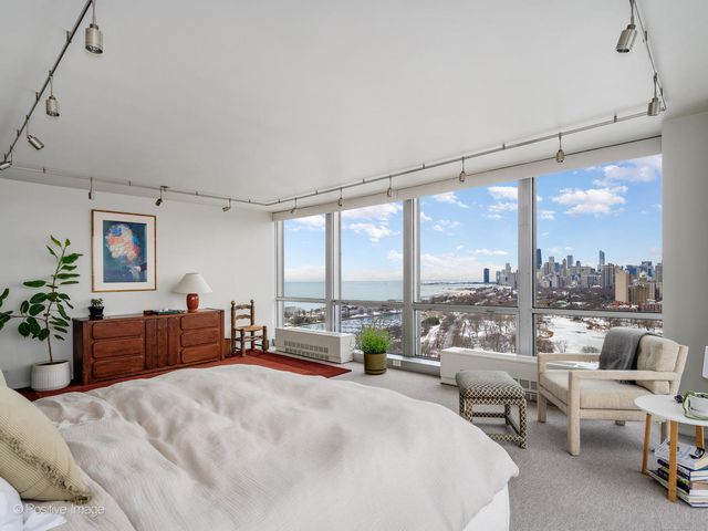 330 W Diversey Parkway 2701, Chicago, IL 60657