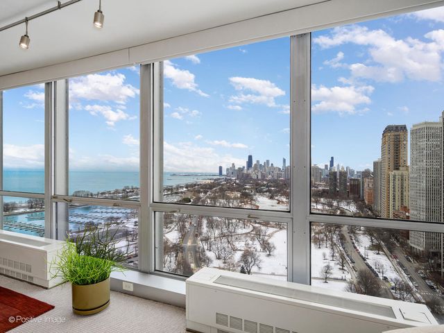 330 W Diversey Parkway 2701, Chicago, IL 60657