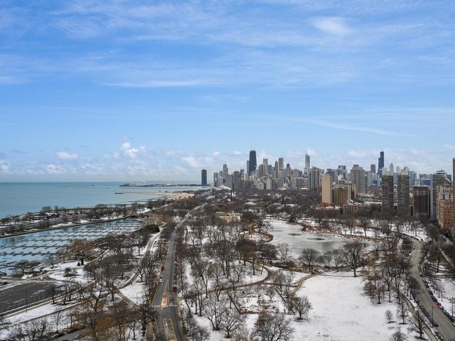 330 W Diversey Parkway 2701, Chicago, IL 60657