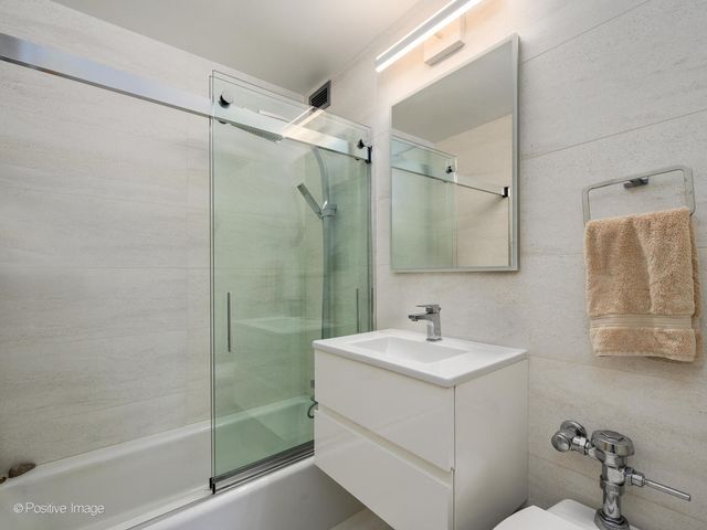 330 W Diversey Parkway 2701, Chicago, IL 60657