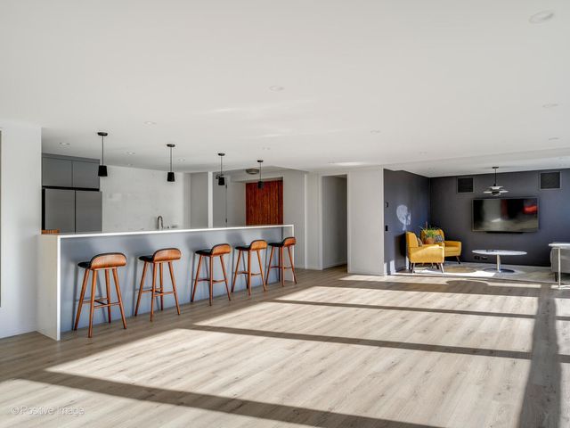 330 W Diversey Parkway 2701, Chicago, IL 60657