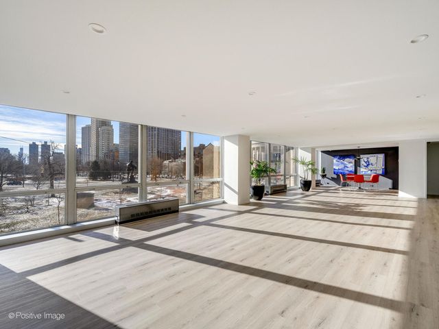 330 W Diversey Parkway 2701, Chicago, IL 60657